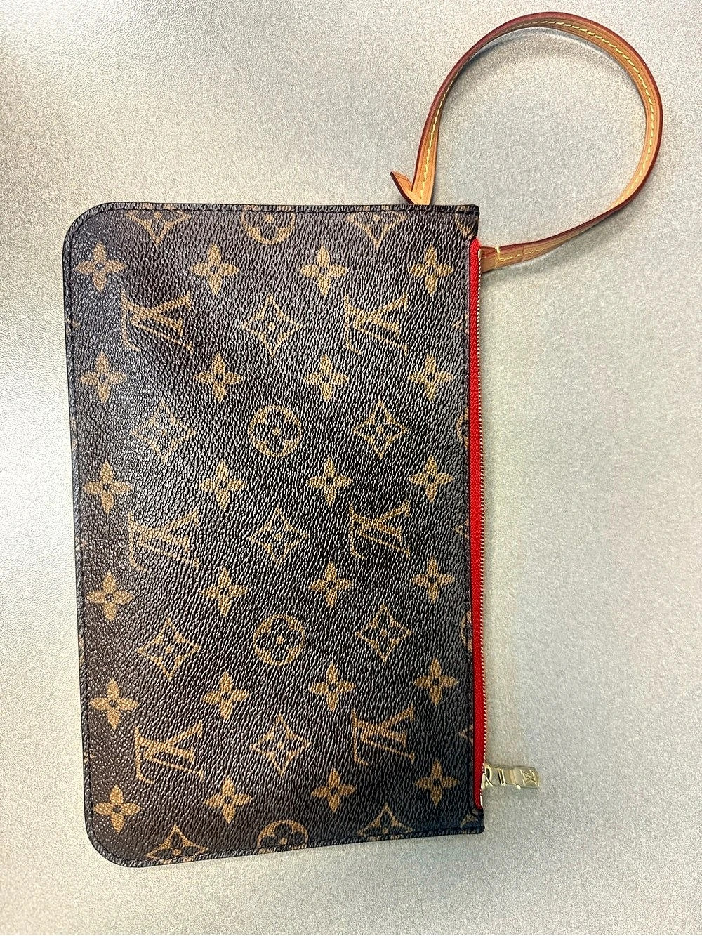 Louis Vuitton Neverfull MM Pochette Wristlet Clutch in Brown & Red